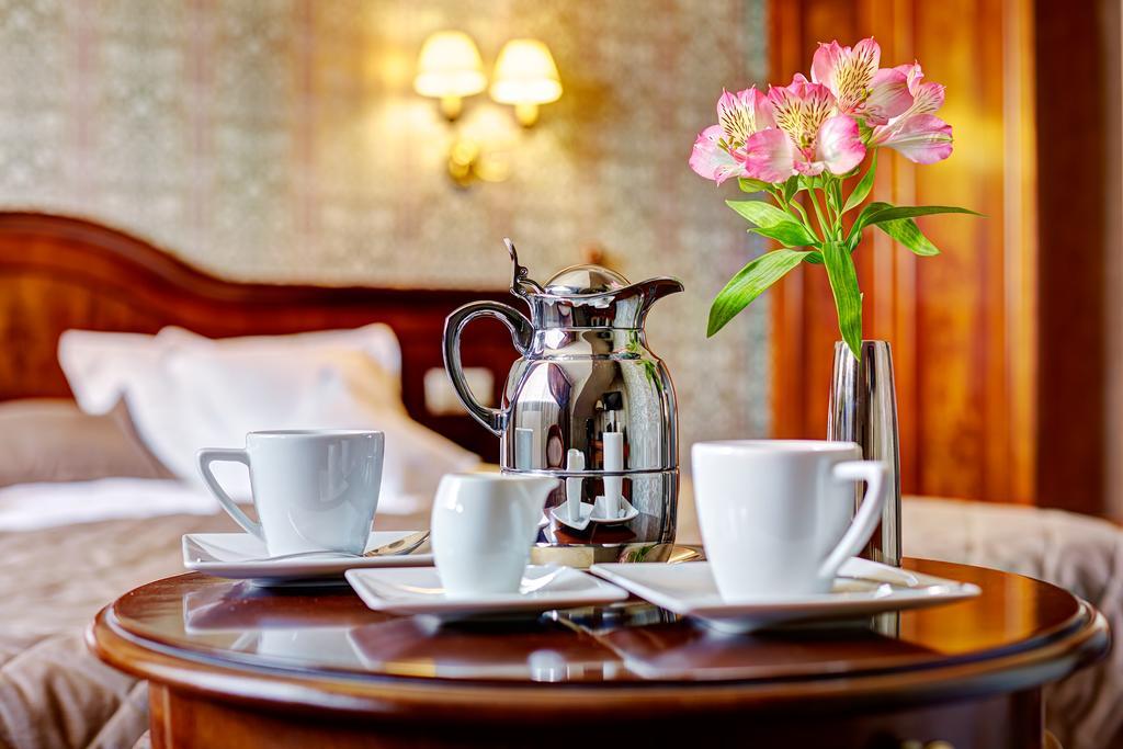 Atlas Deluxe Hotel 4*