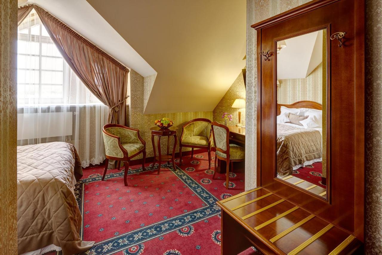Atlas Deluxe Hotel 4*