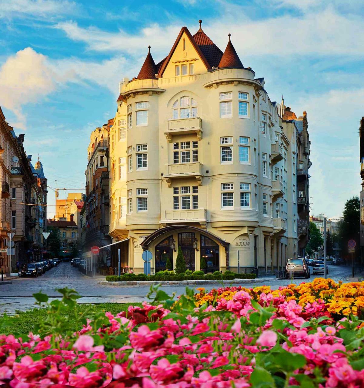 Atlas Deluxe Hotel 4*